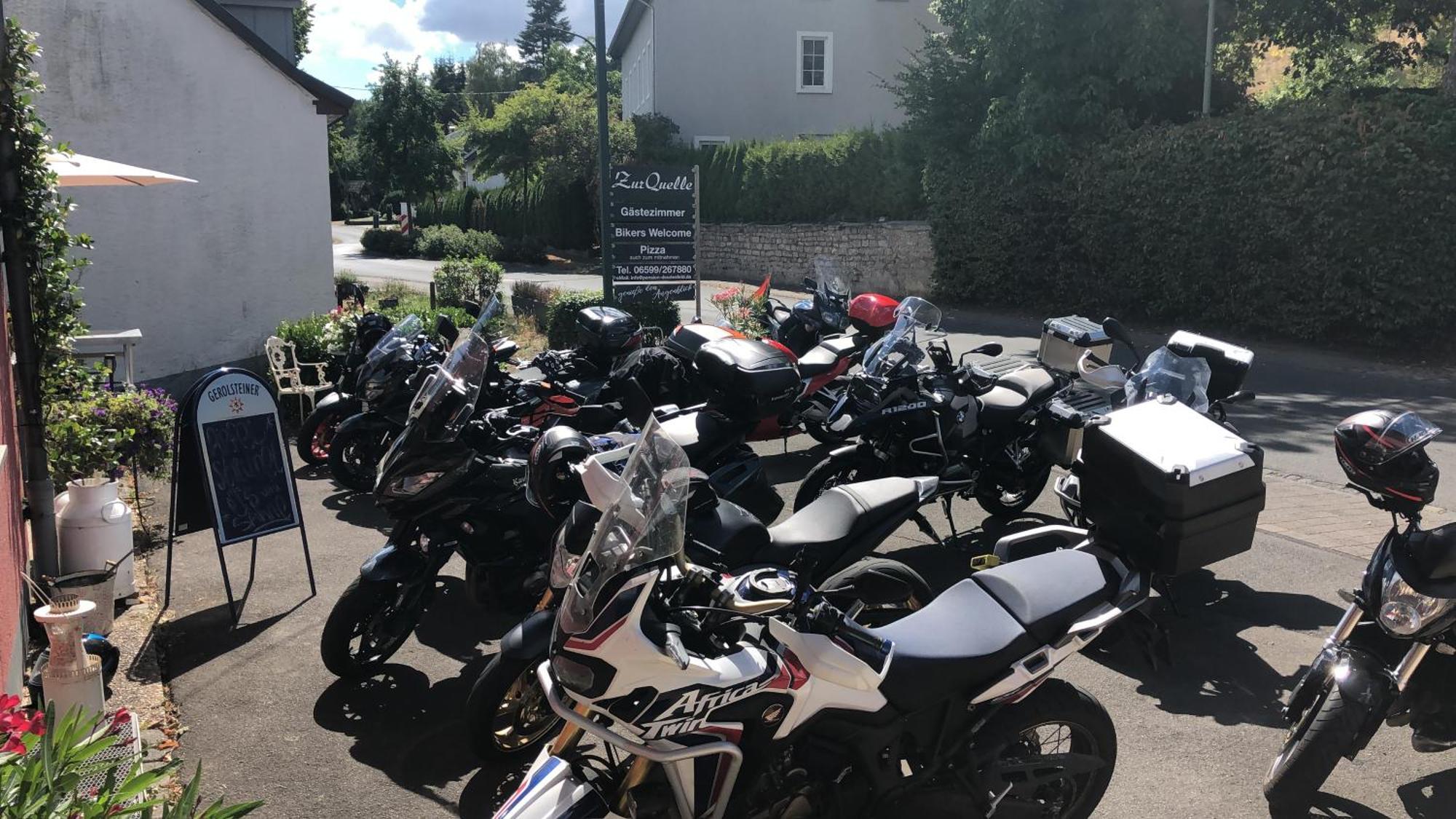 Pension Zur Quelle Deudesfeld Exterior foto